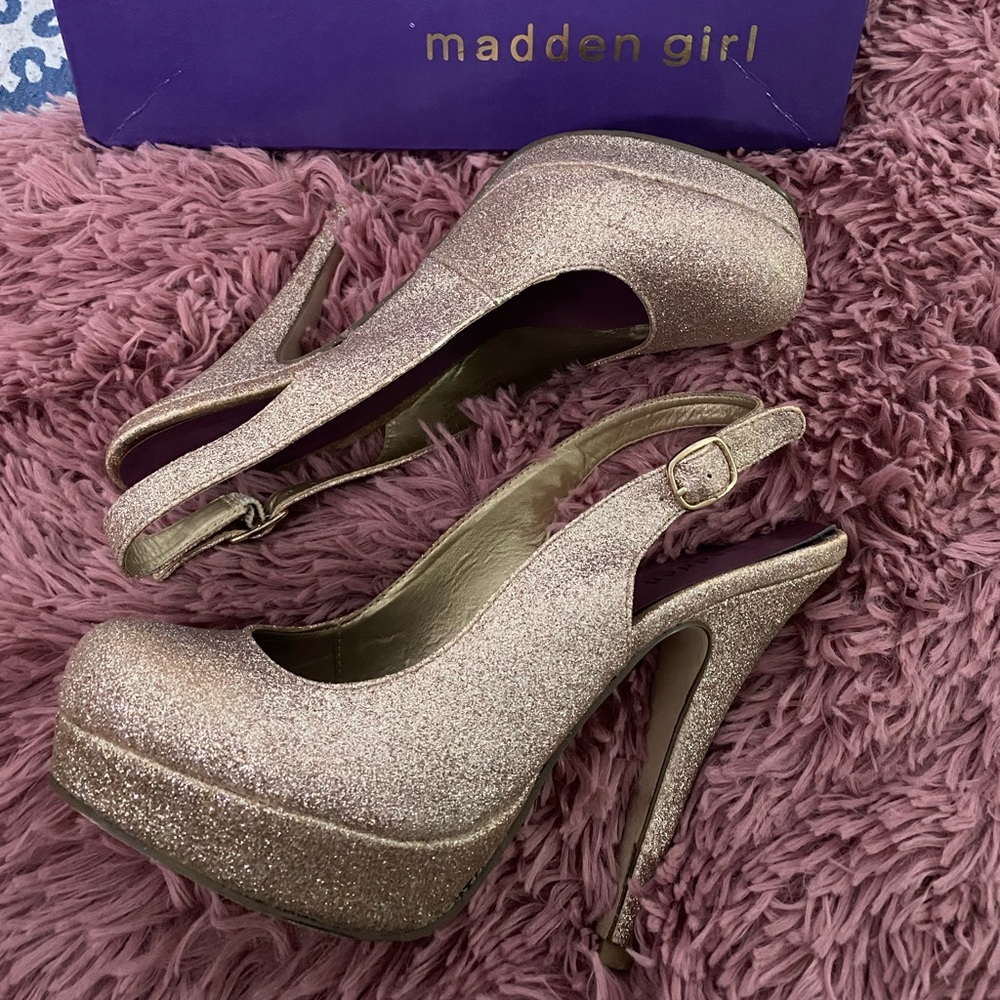 Madden Girl gold glitter pumps size 8